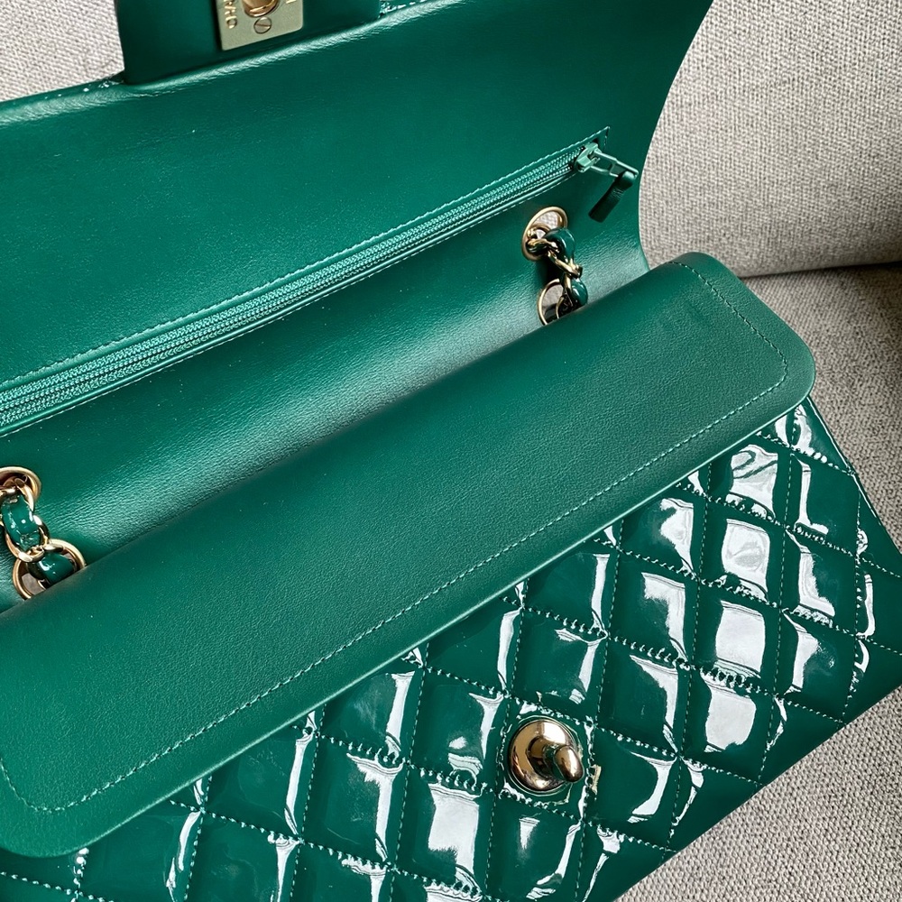 SOLD Chanel medium double flap in green patent leather gold hardware - Picture 8 of 12